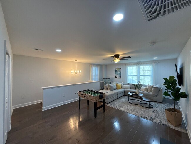 Building Photo - T.R. Lawing Realty Property