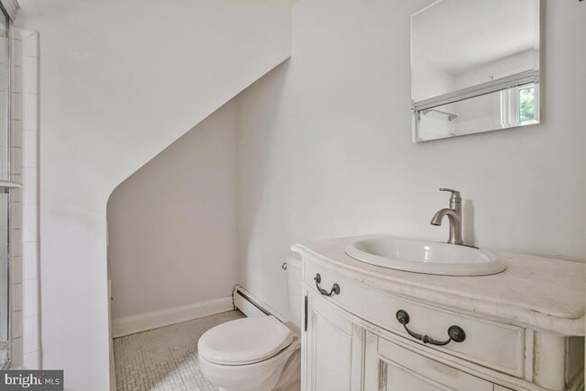 Building Photo - 8205 Robin Hood Ct