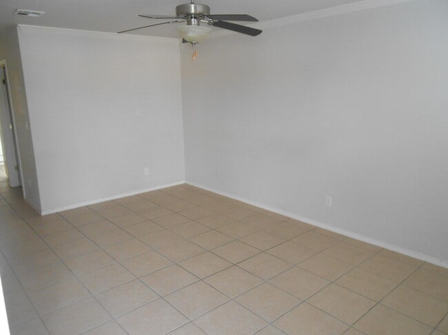 Building Photo - 10021 Railroad Dr