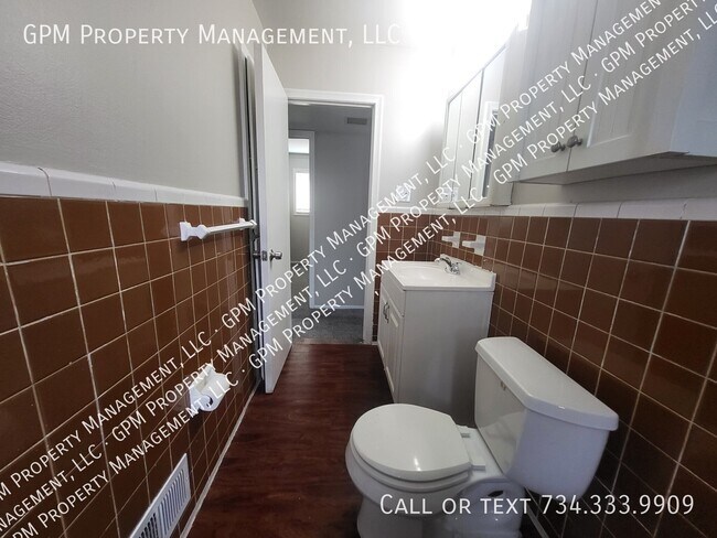 Building Photo - 4967 McKinley St