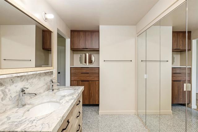 Building Photo - 1009 La Tierra Dr
