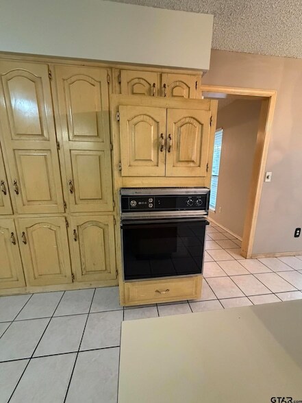 Building Photo - 2304 Deanna Ave