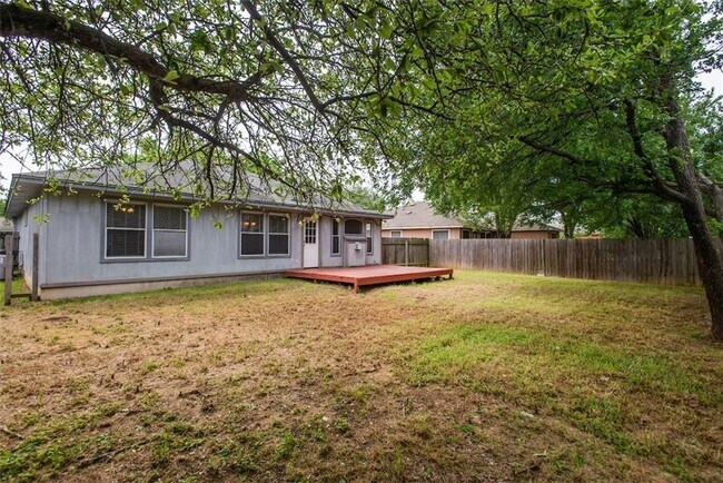 Building Photo - 1812 Hollow Tree Blvd