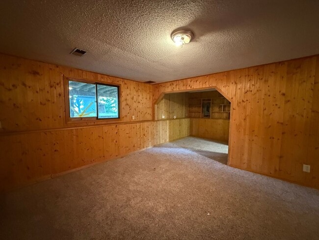 Building Photo - Spacious 4 Bedroom Home in Coon Rapids