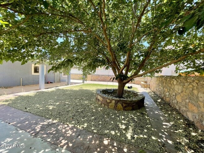 Building Photo - 3033 Tierra Humeda Dr