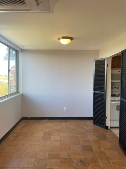 Building Photo - 1512 S Arlington Ridge Rd