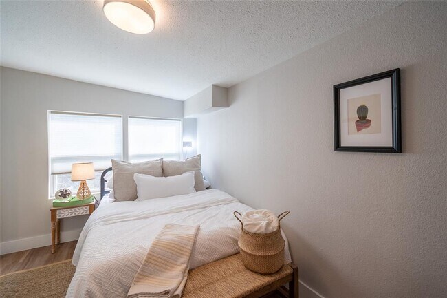 Building Photo - 505 Lbj Dr