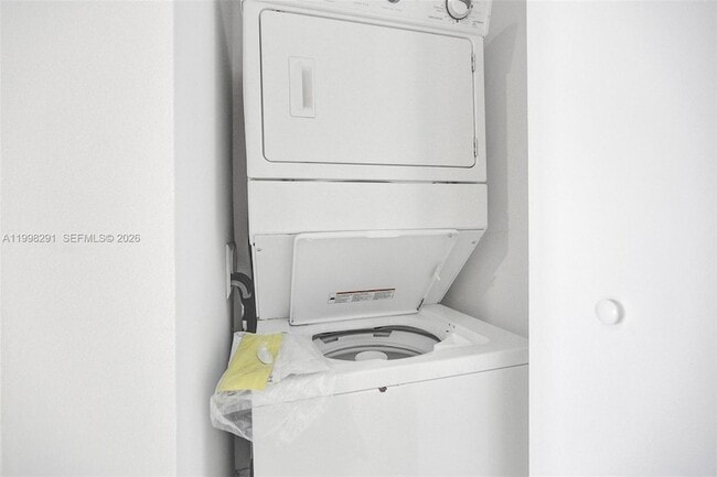 Building Photo - 475 Brickell Ave