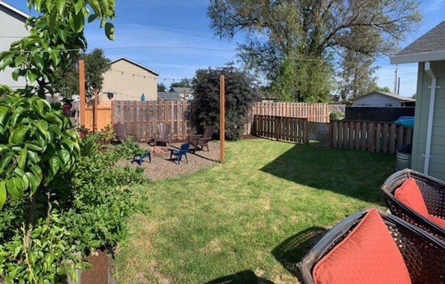Building Photo - $2,600 - Beautifully-maintained single level Ranch-style Three Bedrooms, Two Baths home Ready To ...