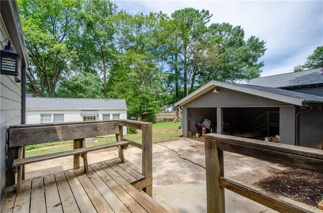 Building Photo - 729 Sunnybrook Dr