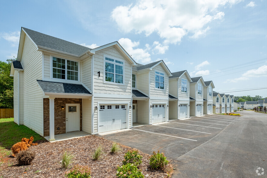 Primary Photo - Summerland Townhomes