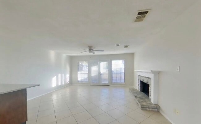 Building Photo - Special 3 bedroom in Lewisville