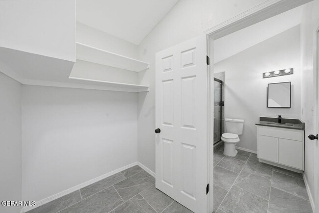 Building Photo - 821 Los Lagos Way
