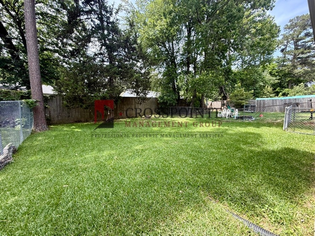 Building Photo - 3 Bedroom, 2 Bathroom Duplex!