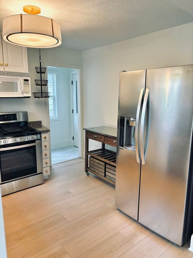 Building Photo - Stunning 2 Bedroom Home in The Heart of Go...