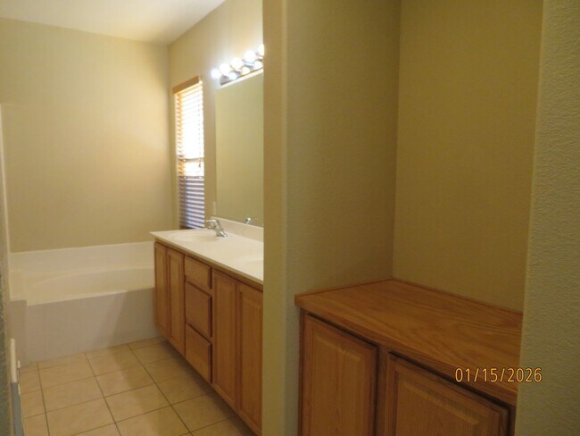 Building Photo - Very Nice One-Story Home