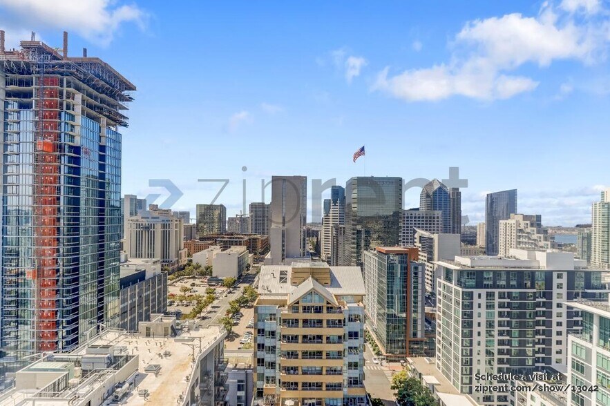 Building Photo - 300 W Beech St