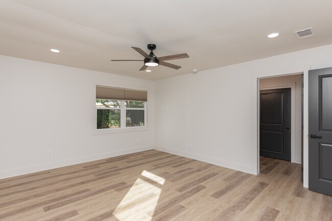 Building Photo - 2540 Hallmark Dr