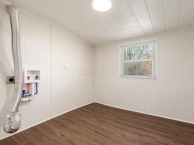 Building Photo - 1543 S Hamilton Rd