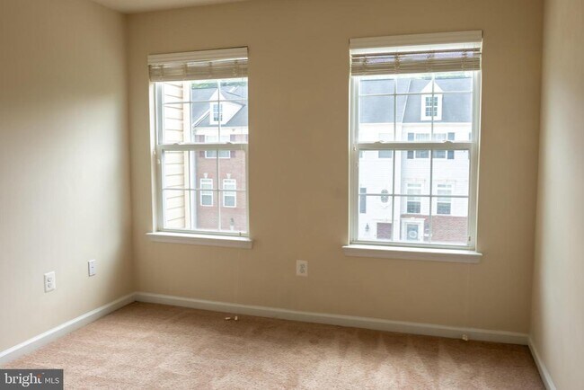 Building Photo - 726 Millhouse Dr