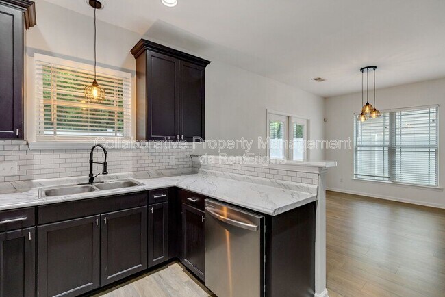 Building Photo - 590 Summer Hill Way