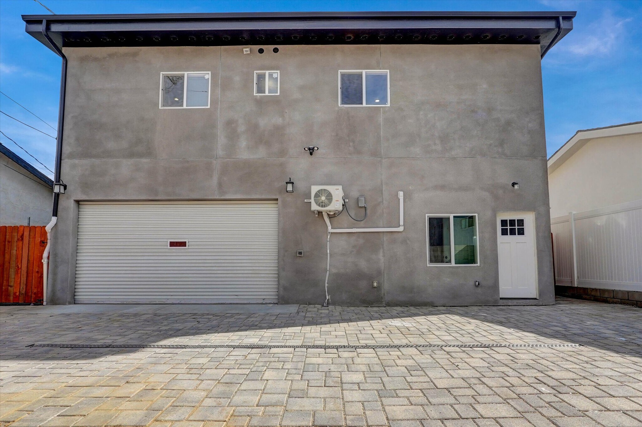 Building Photo - 17095 Kingsbury St