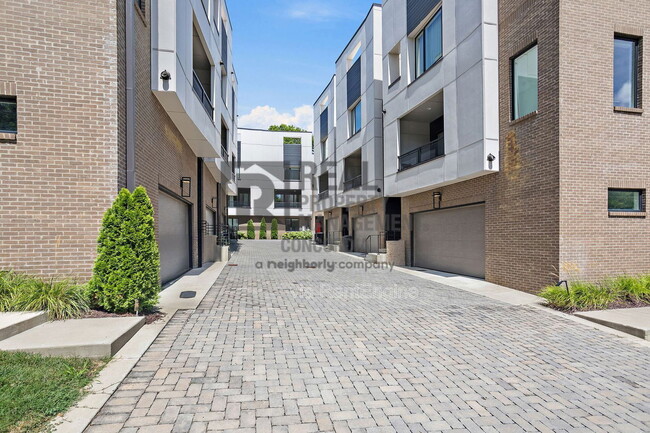 Building Photo - 1242 2nd Ave S