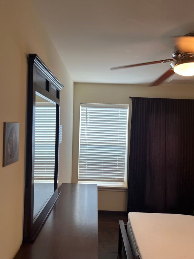 Building Photo - Top-Floor Ocean View Condo Across from the Beach | Furnished 2BR + Central A/C