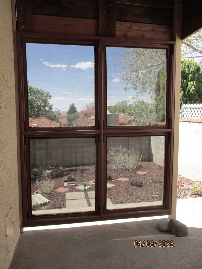 Building Photo - 10409 Camino Del Oso NE