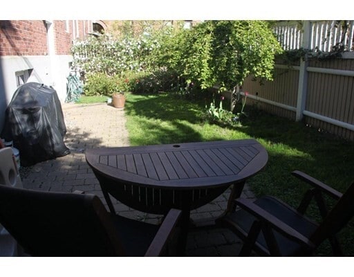 Building Photo - 48 Inman St