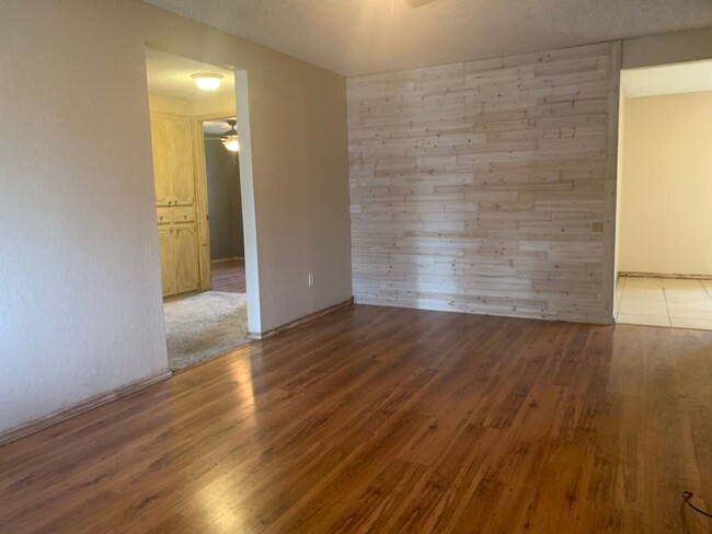 Building Photo - 8425 Bigwood Drive