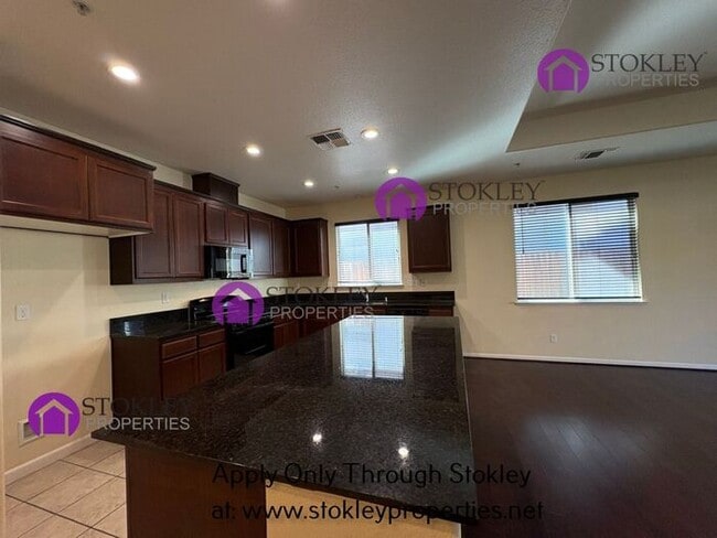 Building Photo - 2573 Tampico Dr