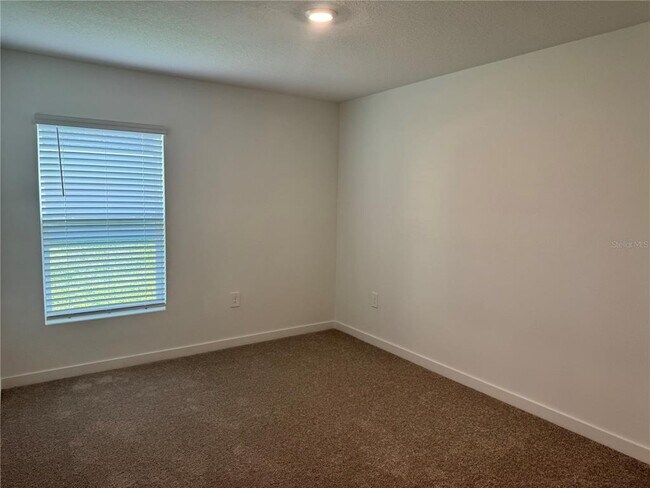 Building Photo - 3784 NE 32nd Ct