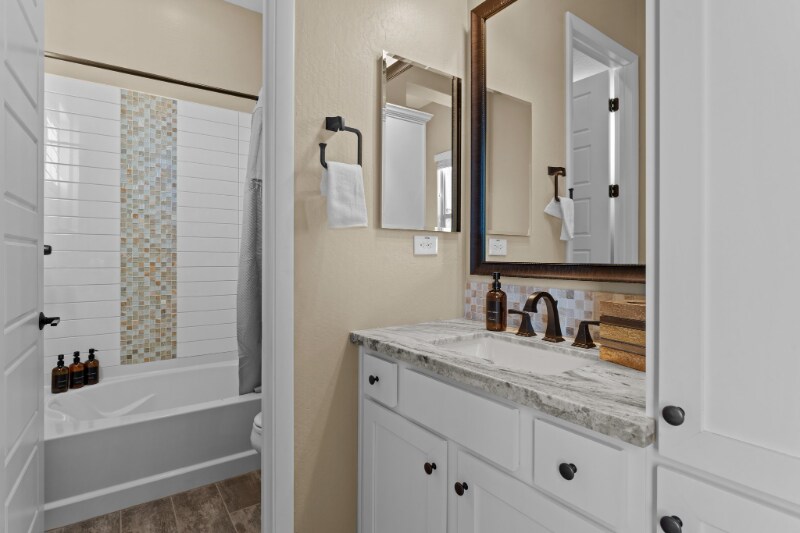 Building Photo - 3925 Gold Ridge Rd