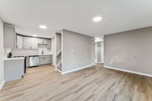 Building Photo - Beautifully renovated 5-bedroom, 2 full bath home ready for move-in!  1st month's rent is FREE!*