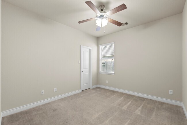 Building Photo - 5619 S Denham Ridge Ln