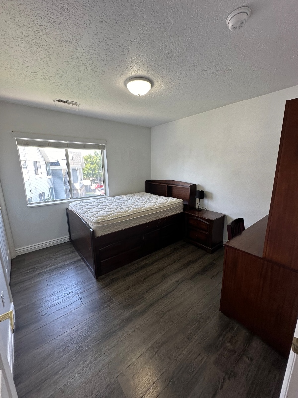 Building Photo - 1559 N 550 W