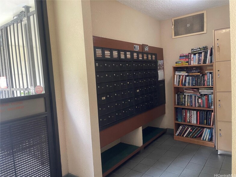 Building Photo - 1054 Green St