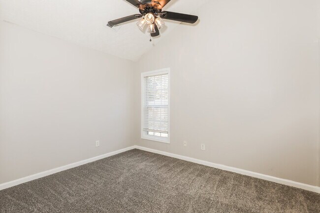 Building Photo - 145 Alessie Dr