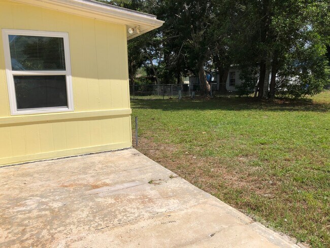 Building Photo - 3 Bed 1 Bath Home | Pet Friendly | Carport...