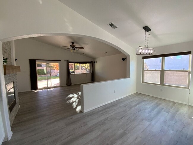Building Photo - 4 Bedroom Single Story Home Available in C...