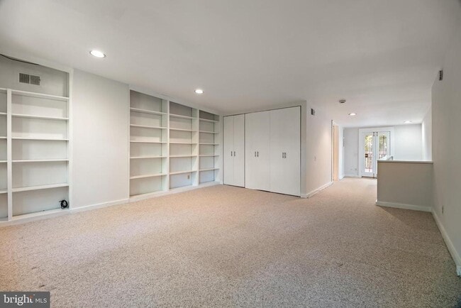 Building Photo - 1522 Swann St NW