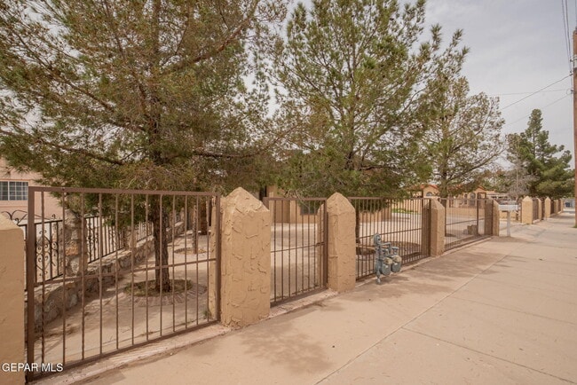 Building Photo - 7952 San Jose Rd