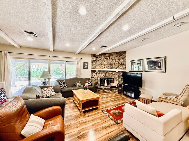 Building Photo - Available August 1st! Beautiful fully furnished single-story home located in the prestigious Span...