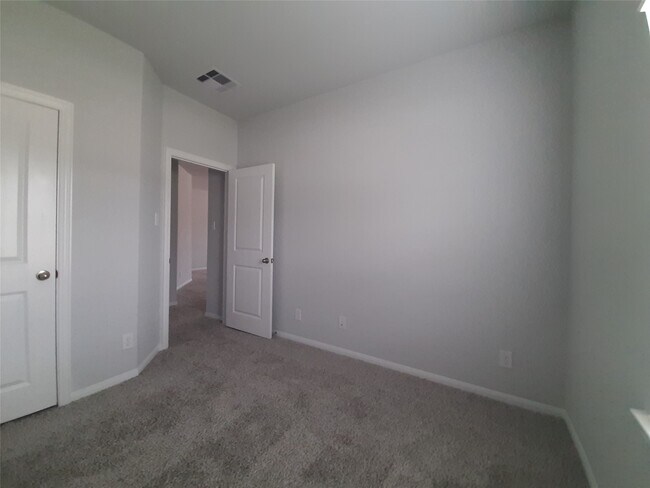 Building Photo - 5855 Strawflower Ln