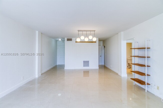 Building Photo - 9381 E Bay Harbor Dr
