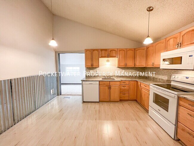 Building Photo - 2207 Tulip St