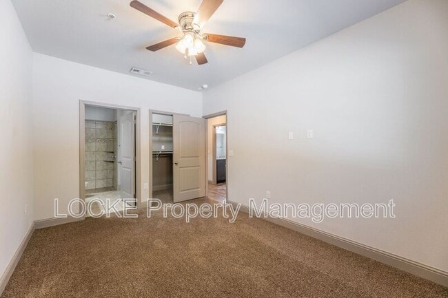 Building Photo - 512 E Akard St
