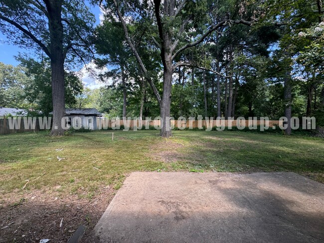 Building Photo - 718 S Donaghey Ave