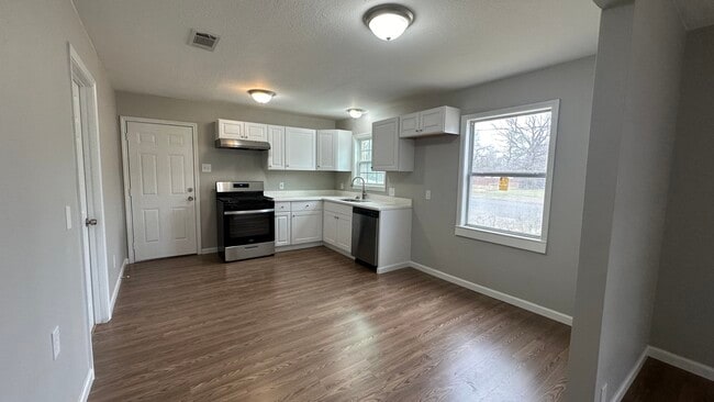 Building Photo - 901 Johnson St